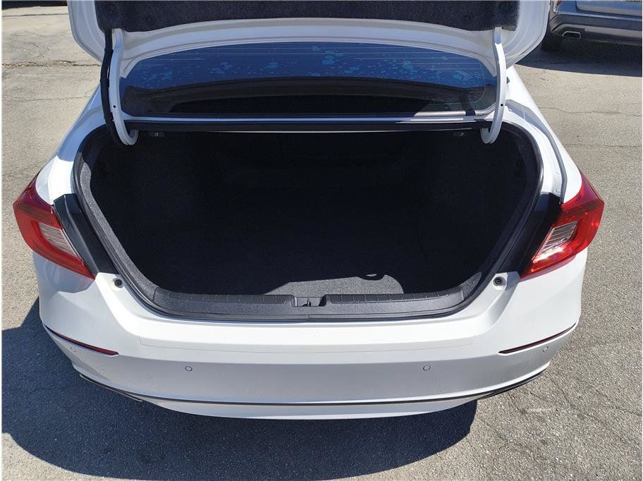 Used 2018 Honda Accord Touring image 12