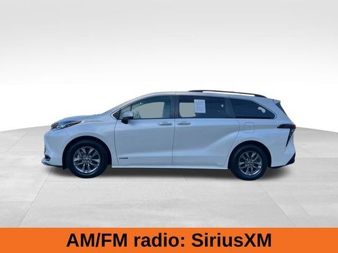 Used 2021 Toyota Sienna XLE image 2