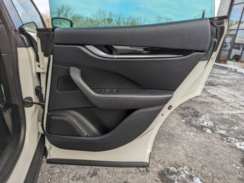 Used 2018 Maserati Levante image 34