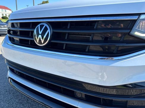 Certified 2023 Volkswagen Tiguan SE R-Line FWD image 11