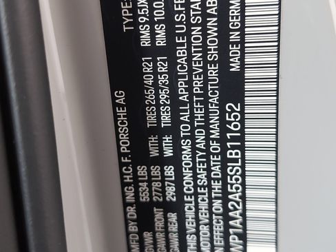 Used 2025 Porsche Macan image 24