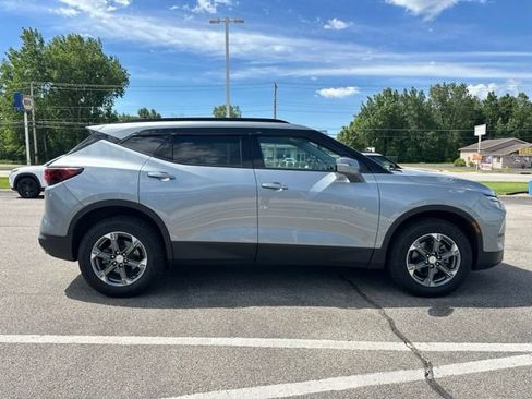 Used 2025 Chevrolet Blazer LT AWD/4WD image 6