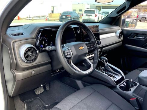 Used 2024 Chevrolet Colorado LT w/ LT Convenience Package image 16