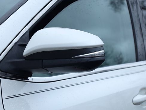 Used 2019 Toyota Highlander LE image 19