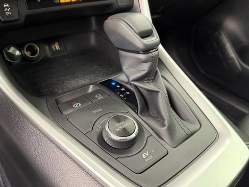 Certified 2025 Toyota RAV4 XLE AWD/4WD image 31