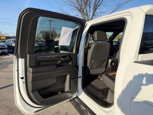 Used 2024 GMC Sierra 2500 AT4 w/ AT4 Preferred Package image 17