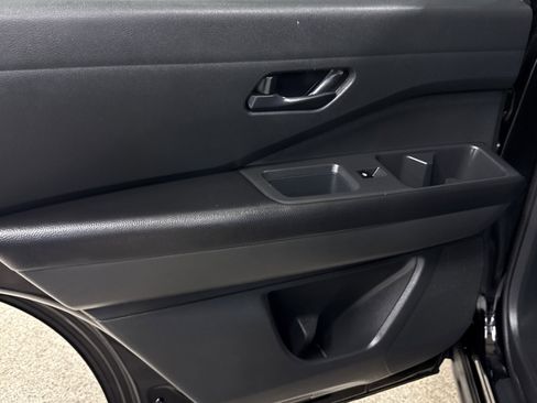 Used 2024 Nissan Pathfinder S image 8