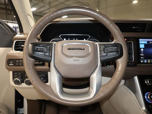 Used 2021 GMC Yukon XL Denali w/ Denali Ultimate Package image 7