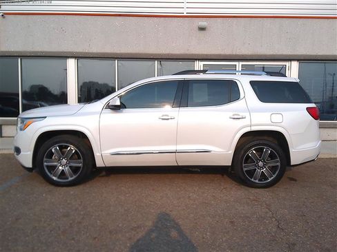 Used 2017 GMC Acadia Denali w/ Technology Package AWD/4WD image 2