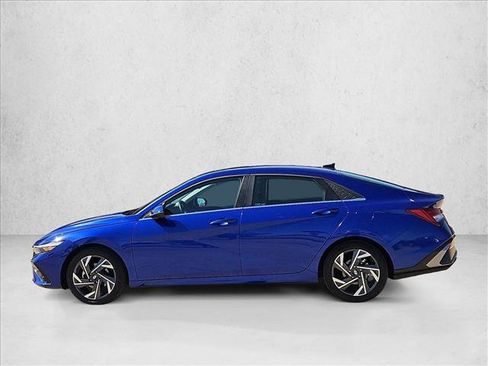 Used 2025 Hyundai Elantra Limited FWD image 9
