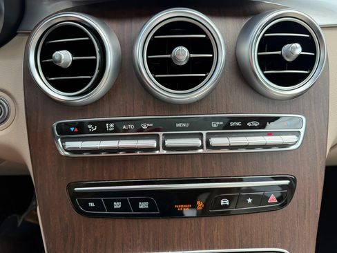 Used 2022 Mercedes-Benz GLC 300 4MATIC w/ Multimedia Package Lite image 23