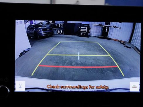 Used 2025 Toyota Camry SE image 34