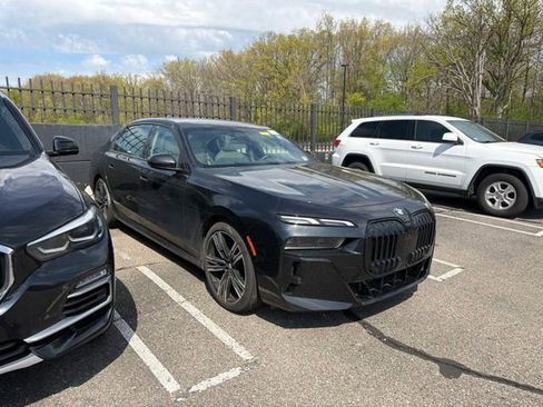 Used 2023 BMW 760i xDrive AWD/4WD image 3