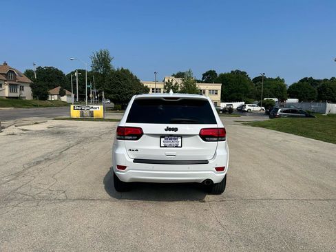 Used 2020 Jeep Grand Cherokee Altitude AWD/4WD image 4