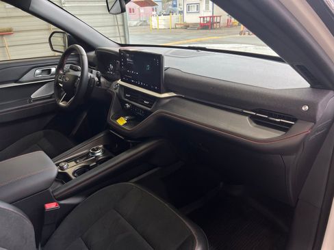 Used 2025 Ford Explorer ST image 17