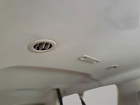 Used 2018 Chevrolet Suburban LT RWD image 37