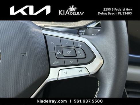 Used 2023 Volkswagen Taos SE w/ Panoramic Sunroof Package FWD image 30