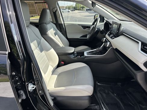 Certified 2021 Toyota RAV4 XLE Premium FWD image 33