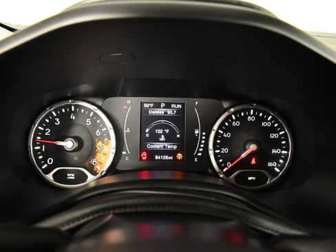 Used 2015 Jeep Renegade Latitude w/ Cold Weather Group II AWD/4WD image 18