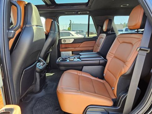 Used 2019 Lincoln Navigator Reserve AWD/4WD image 14