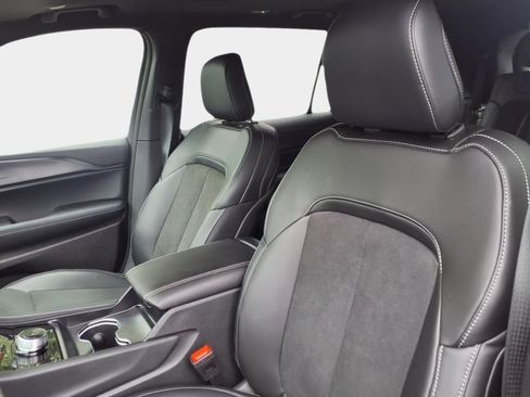 New 2025 Jeep Grand Cherokee L Altitude image 11