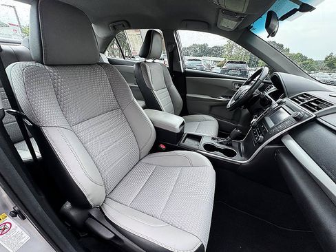 Used 2015 Toyota Camry SE FWD image 20