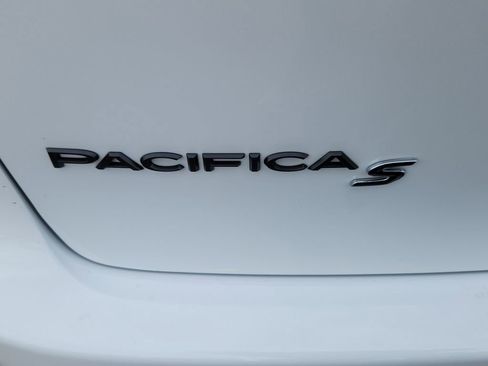 New 2026 Chrysler Pacifica Select w/ S Appearance Package image 12