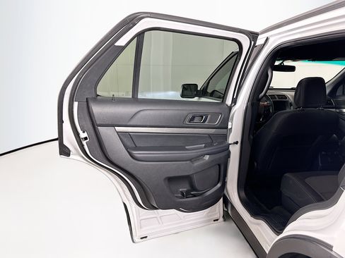 Used 2018 Ford Explorer XLT w/ Equipment Group 201A image 25