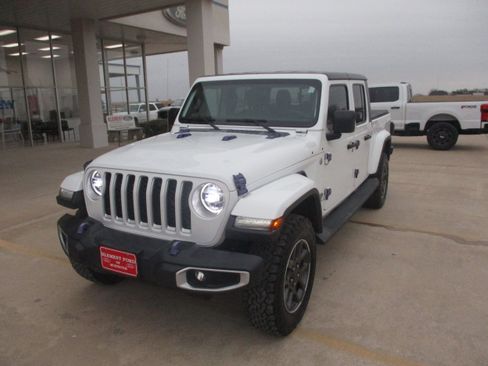 Used 2020 Jeep Gladiator Overland image 3