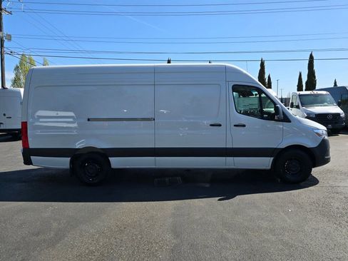 New 2025 Mercedes-Benz Sprinter 2500 image 7