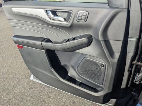 New 2026 Ford Escape SE w/ PHEV Premium Package FWD image 21