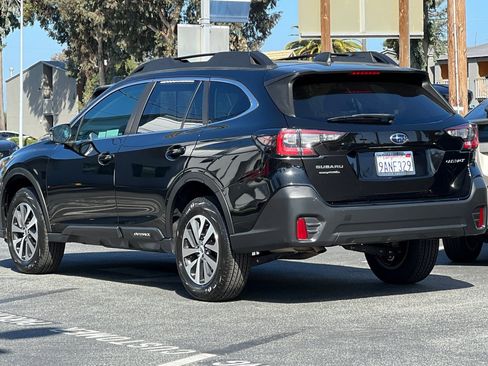 Certified 2022 Subaru Outback Premium image 6