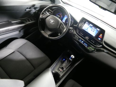Used 2018 Toyota C-HR XLE FWD image 9