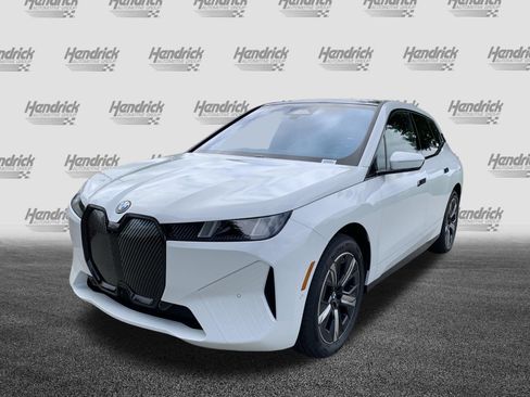 Used 2026 BMW iX xDrive60 w/ Premium Package AWD/4WD image 5