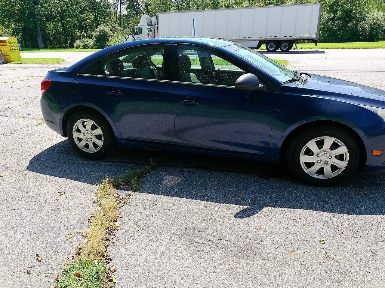 Used 2012 Chevrolet Cruze LS FWD image 5