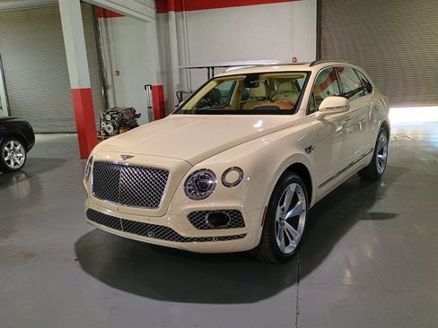 Used 2019 Bentley Bentayga AWD/4WD image 2