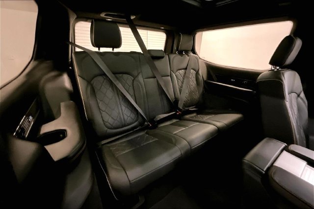 Used 2023 Jeep Grand Wagoneer Series III AWD/4WD image 33