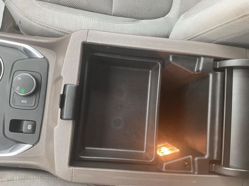 Used 2020 Chevrolet Traverse LT image 17