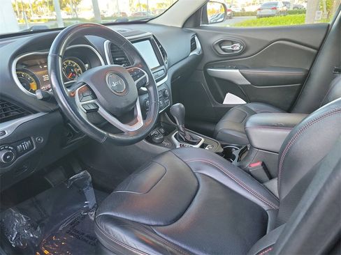 Used 2018 Jeep Cherokee Trailhawk image 13