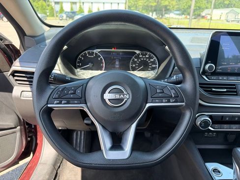 Used 2025 Nissan Altima 2.5 SV AWD/4WD image 14