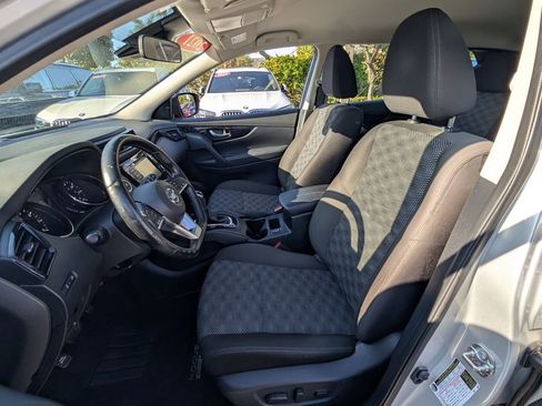 Certified 2021 Nissan Rogue Sport SV FWD image 10