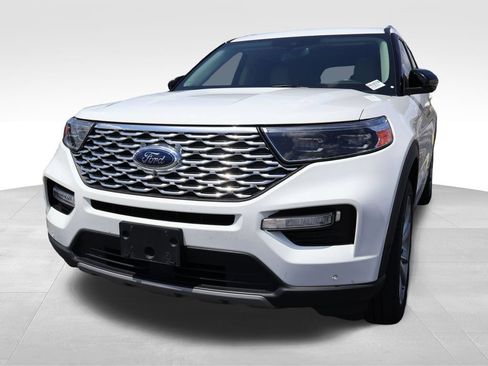 Used 2023 Ford Explorer Platinum AWD/4WD image 3