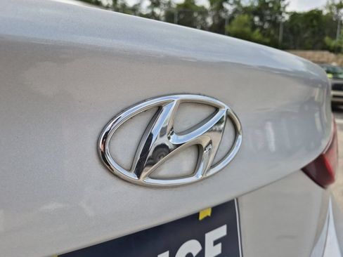 Used 2014 Hyundai Elantra SE FWD image 14