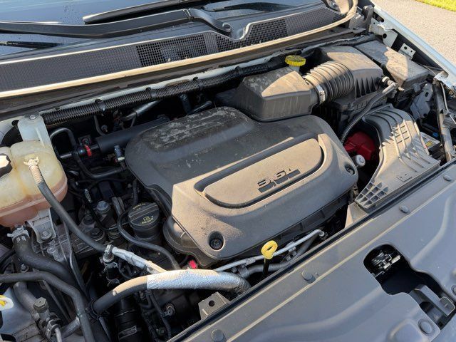 Used 2019 Chrysler Pacifica Touring-L FWD image 25