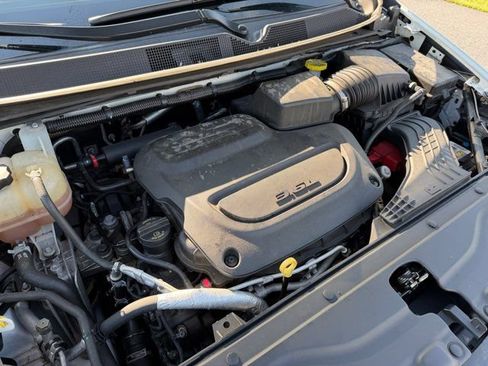 Used 2019 Chrysler Pacifica Touring-L FWD image 25