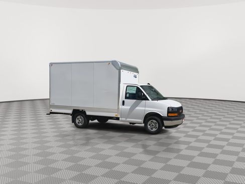 New 2026 GMC Savana 3500 w/ Power Convenience Package RWD image 30