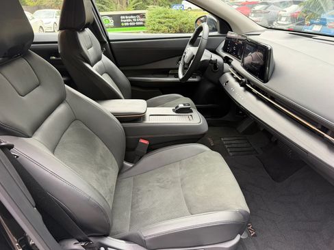 Used 2023 Nissan Ariya AWD image 22