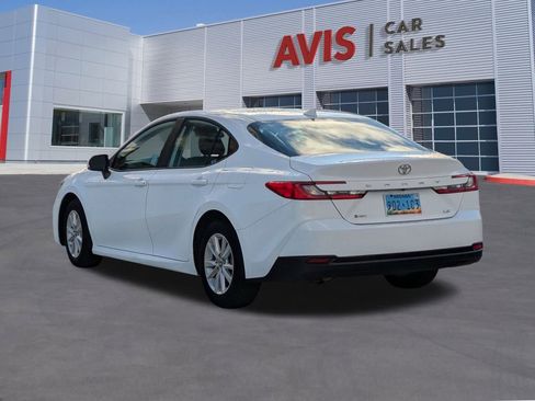 Used 2025 Toyota Camry LE image 9
