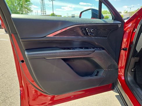 Used 2024 Cadillac Lyriq Luxury AWD/4WD image 12