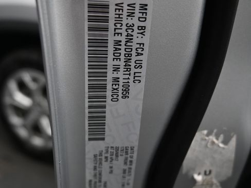 Used 2024 Jeep Compass Latitude image 15